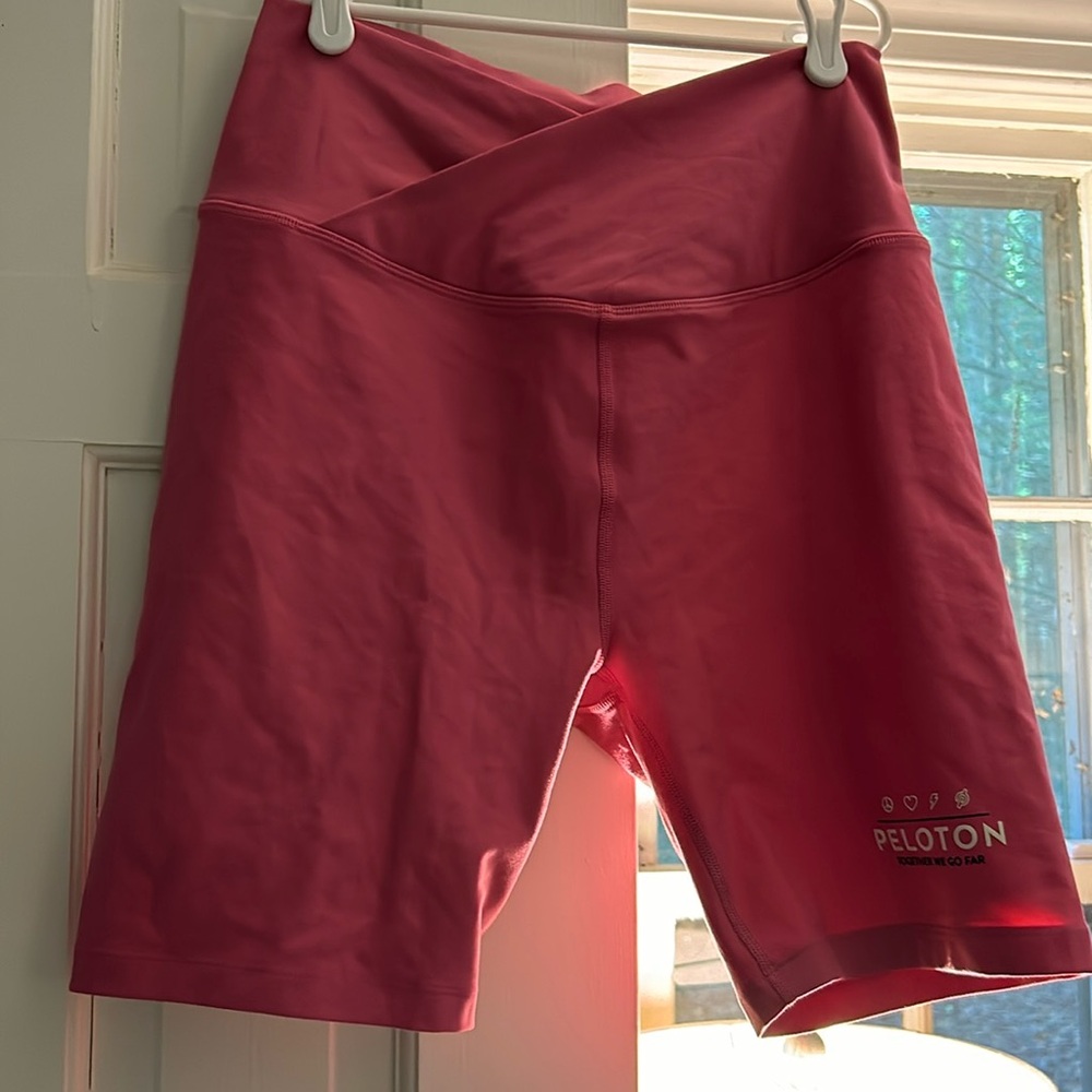 Peloton pink cycling shorts, large